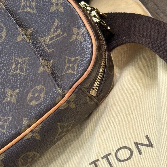 Authentic Louis Vuitton belt bum bag. Great condition monogram - Picture 6 of 11